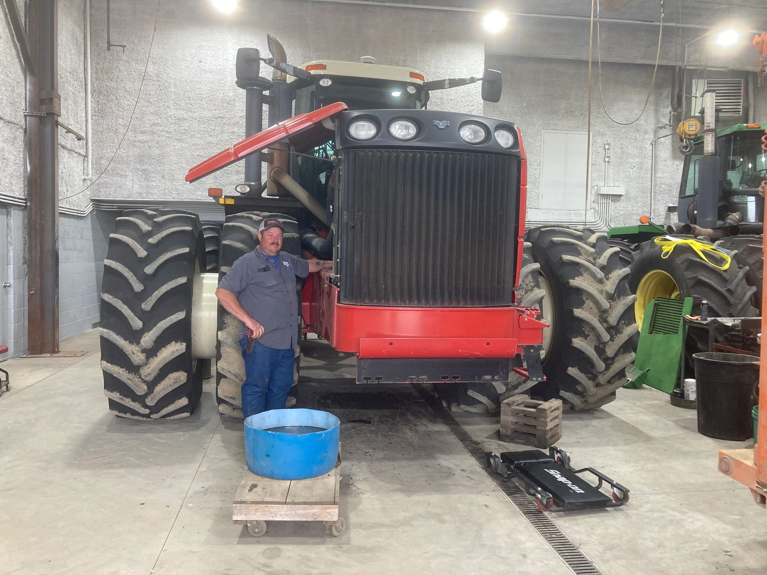 Tractor Dealer, Tractor Repair, Tractor Tire Repair Dakota Truck and Farm Minot, North Dakota
